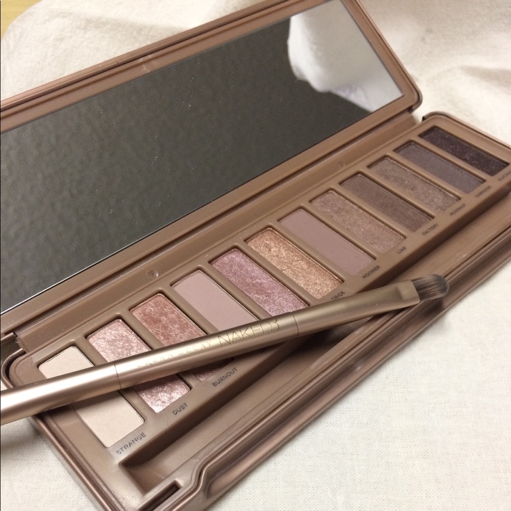 Urban Decay Naked 3 eyeshadow pallet